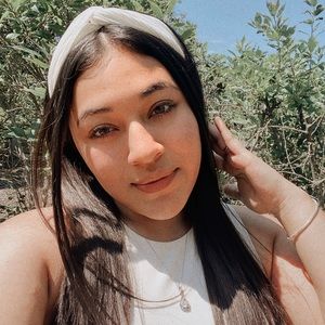 Meet your Posher, Yeimi